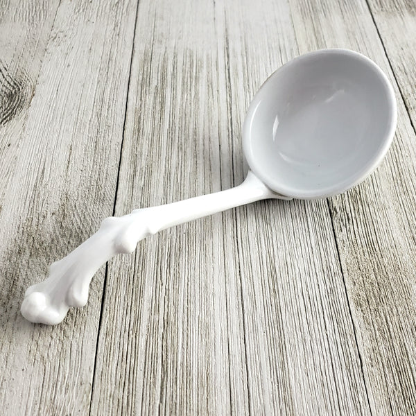 Antique WhAntique White Ironstone Gravy Sauce Ladle 7" Decorative Leafy Handle