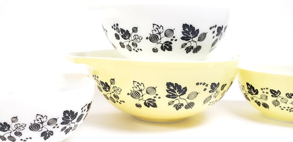 Pyrex Gooseberry Black & Yellow Cinderella Mixing Bowl Set of 4