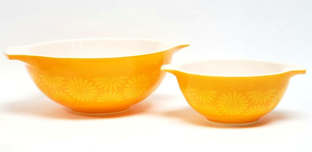 1950/60s Solid Yellow Cinderella Pyrex Cinderella Mixing Bowl With