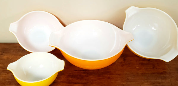 Pyrex Daisy Orange & Yellow Cinderella Mixing Nesting Bowls - Set of 4